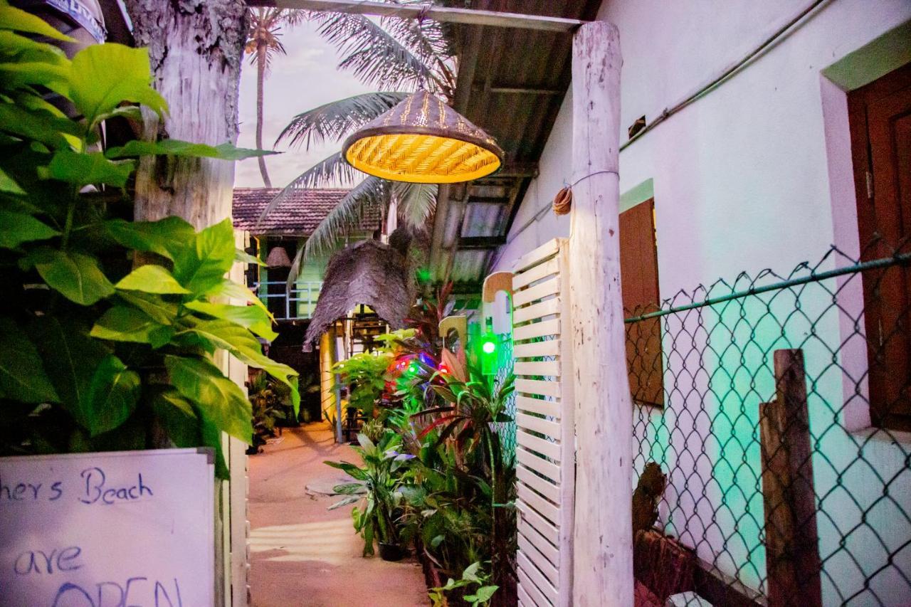 Brother'S Beach Home Boossa Экстерьер фото